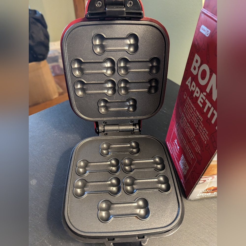 NWT Dash Biscuit Maker - Picture 4 of 6